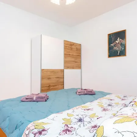 Awesome In With Wifi Apartment Pula